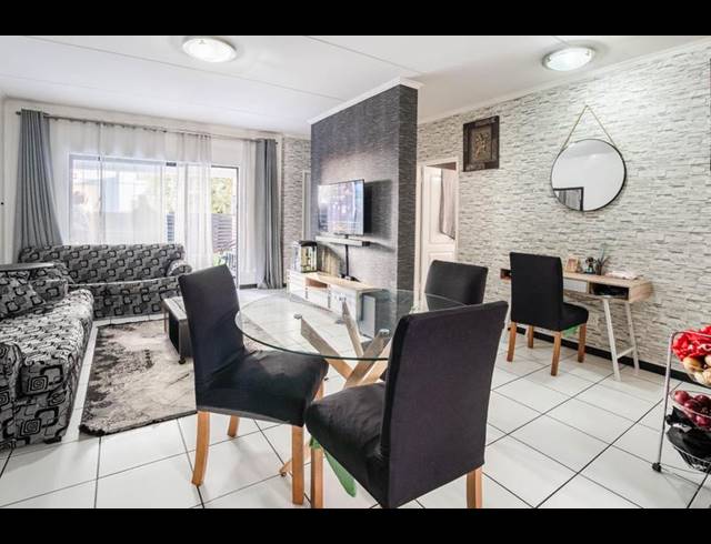 3 BEDROOM APARTMENT FOR SALE IN GREENSTONE HILL